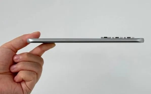 LInfinix-Hot-60-Pro-pourrait-etre-le-telephone-a-ecran-incurve-le-plus-fin-au-monde (1).webp