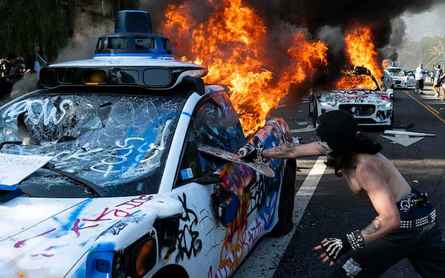 Les manifestations à Los Angeles : tensions autour des politiques d'immigration de Trump