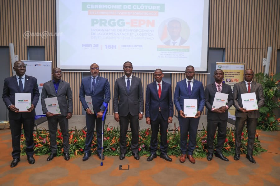 cote-d-ivoire-ceremonie-de-cloture-de-la-premiere-session-du-programme-de-r_pym7wtrl86n.jpg