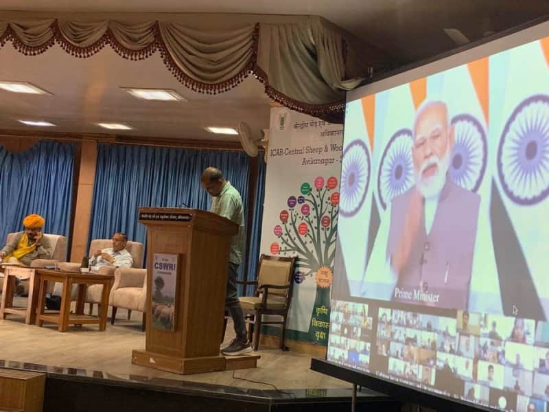 प्रधानमंत्री मोदी ने आईसीएआर वैज्ञानिकों किसानों से वर्चुअल संवाद किया