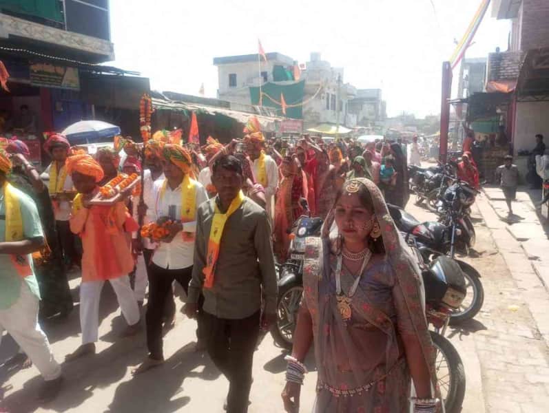 बोहत कस्बे में शिव परिवार प्राण प्रतिष्ठा हेतु निकली भव्य कलश यात्रा