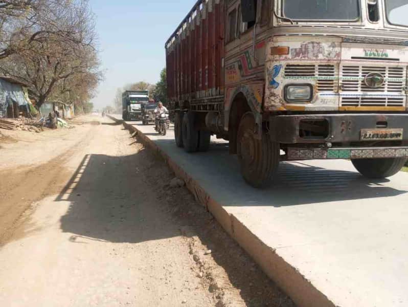 बोहत कस्बे में सीसी रोड निर्माण कार्य रुका, ग्रामीण परेशान