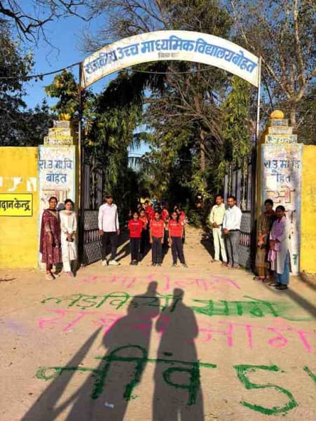बोहत कस्बे में नींव कार्यक्रम का समापन, बालिकाओं ने दौड़ लगाई
