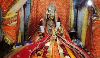 झालावाड़ जिले में शीतला सप्तमी पर मंदिरों में उमड़ी श्रद्धालुओं की भीड़
