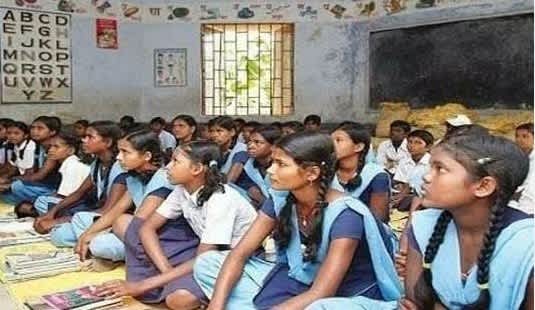 पांच साल में 826 स्कूल बंद