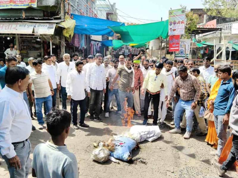 खानपुर में कांग्रेस का महंगाई और ईंधन संकट पर जोरदार विरोध प्रदर्शन