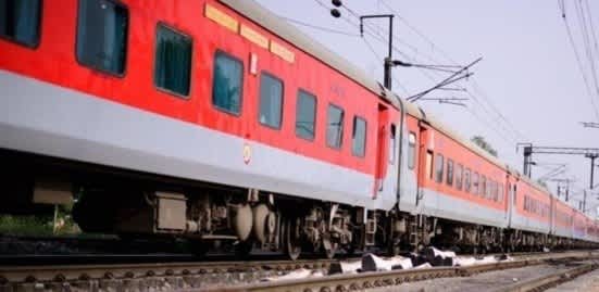 मुंबई से गोरखपुर नई एक्सप्रेस ट्रेन