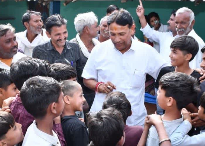 विधायक प्रमोद जैन भाया ने गांव-गांव पहुंच जताया मतदाताओं आभार