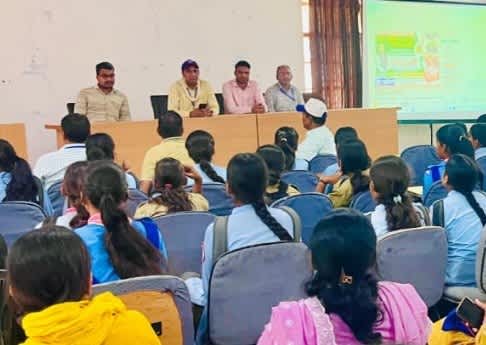 पीएम श्री स्कूल निवाई के विद्यार्थियों ने किया कृषि केंद्र भ्रमण