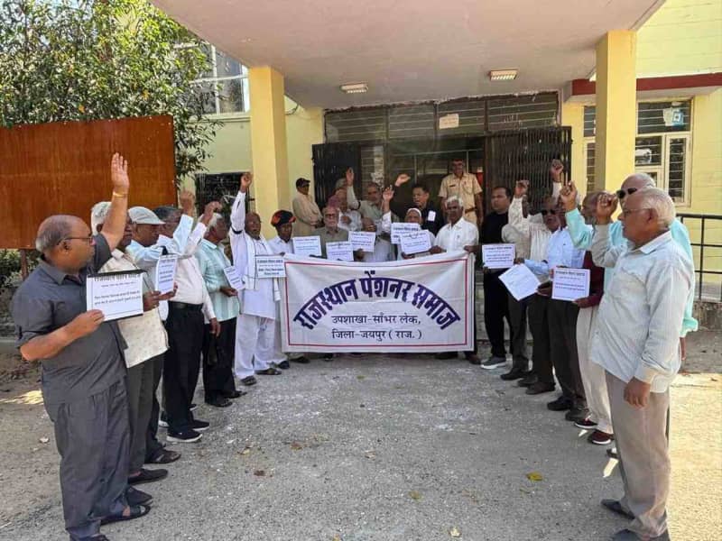 सांभर में पेंशनर समाज का विरोध