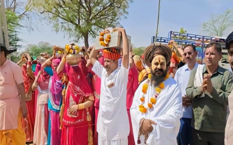 खेजड़ों का बास में भव्य कलश यात्रा से भागवत कथा प्रारंभ