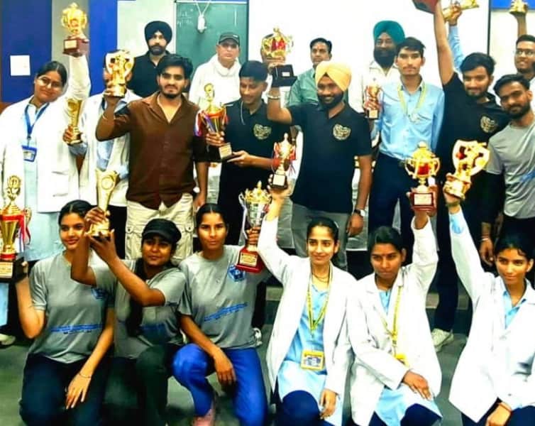 श्रीगंगानगर नर्सिंग कॉलेज गेम वीक समापन पर विजेताओं सम्मानित