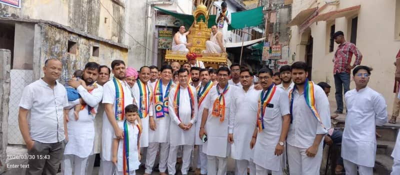 महावीर जयंती पर भव्य शोभायात्रा और मंदिरों में भजन-कीर्तन