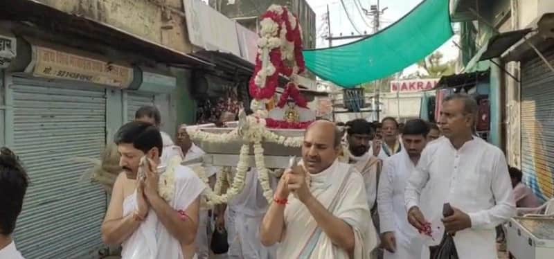 मकराना में भगवान महावीर की भव्य शोभायात्रा निकली