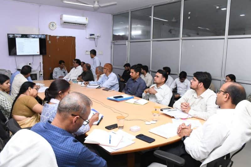 सवाई माधोपुर में आवश्यक सेवाओं की साप्ताहिक समीक्षा बैठक