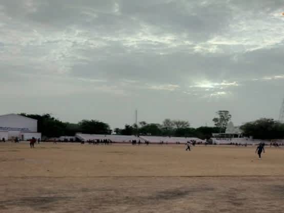 छतरपुर स्कूलों में खेल मैदानों की कमी से छात्रों का विकास प्रभावित
