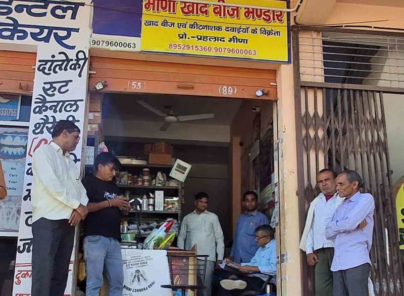 संयुक्त निदेशक ने चौथ का बरवाड़ा में उर्वरक व्यवस्था जांची