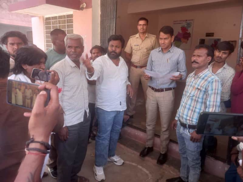 विराटनगर में सफाई कर्मचारियों का कार्य बहिष्कार, विरोध प्रदर्शन