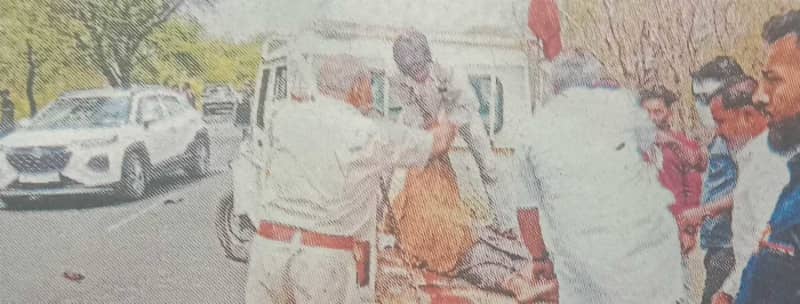 चलती बस से बुजुर्ग महिला की दर्दनाक मौत