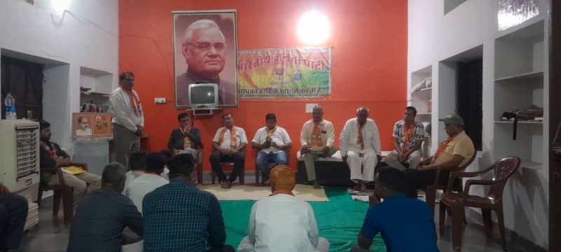 कानोड में भाजपा स्थापना दिवस विचार गोष्ठी आतिशबाजी संग मनाया