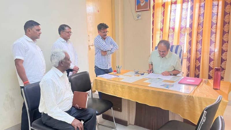 बकानी तहसील कार्यालय निरीक्षण में कलेक्टर ने दिए सख्त निर्देश