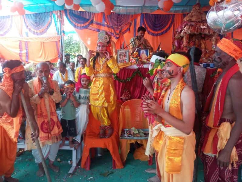 श्रीकृष्ण जन्मोत्सव में भक्त झूमे भजनों के संग