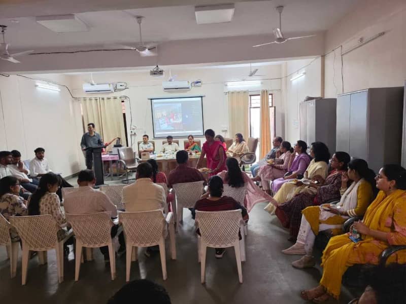 हाड़ौती मंदिरों और मैत्रयी पुष्पा पर शोध प्री सबमिशन प्रस्तुतीकरण