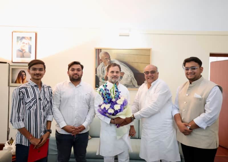 विधायक गैसावत ने राहुल गांधी को शादी का निमंत्रण दिया
