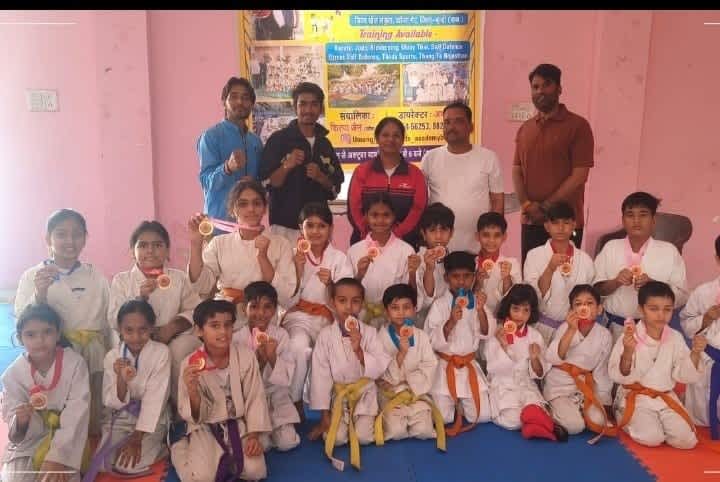 बूंदी कराटे प्रतियोगिता में खिलाड़ियों ने जीते 16 गोल्ड मेडल
