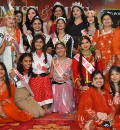 बूंदी में मिस एंड मिसेज प्रतियोगिता में महिलाओं ने प्रतिभा दिखाई