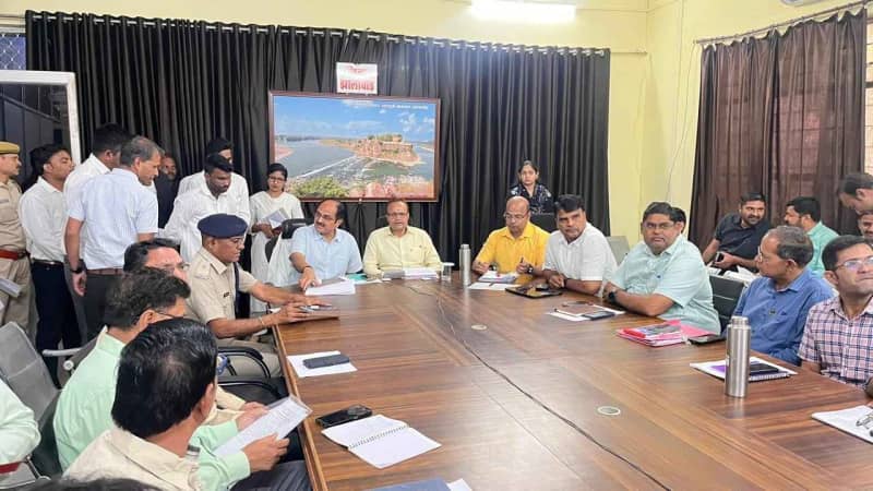 संभागीय आयुक्त अग्रवाल ने जनसुनवाई में दिए त्वरित समाधान निर्देश