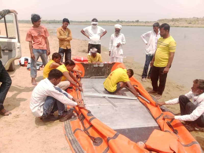 मलारना डूंगर बनास नदी में युवक डूबा, सर्च जारी