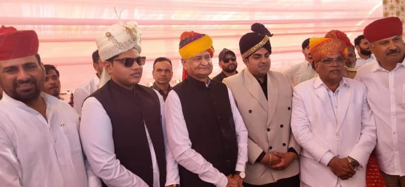 मकराना विवाह समारोह में राज्यपाल और पूर्व सीएम शामिल हुए