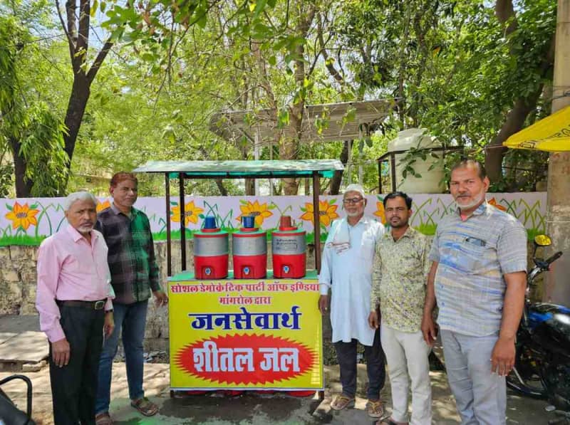 मांगरोल में एसडीपीआई ने सुभाष सर्किल पर शीतल जल प्याऊ लगाई