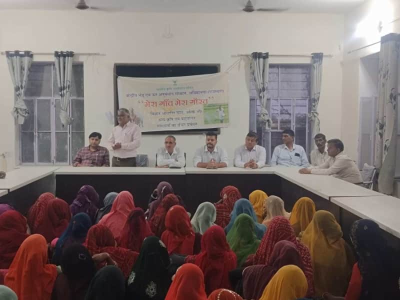 मालपुरा में पशु स्वास्थ्य शिविर, किसानों को दी वैज्ञानिक जानकारी