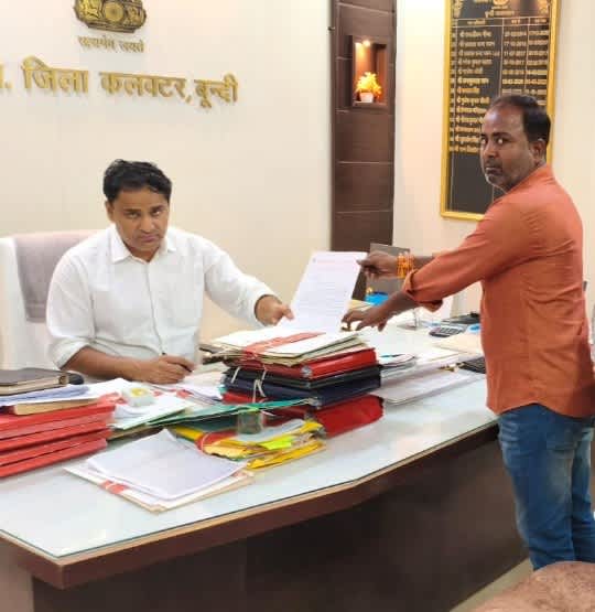 आंगनबाड़ी समस्याओं पर मजदूर संघ ने कलेक्टर को सौंपा ज्ञापन