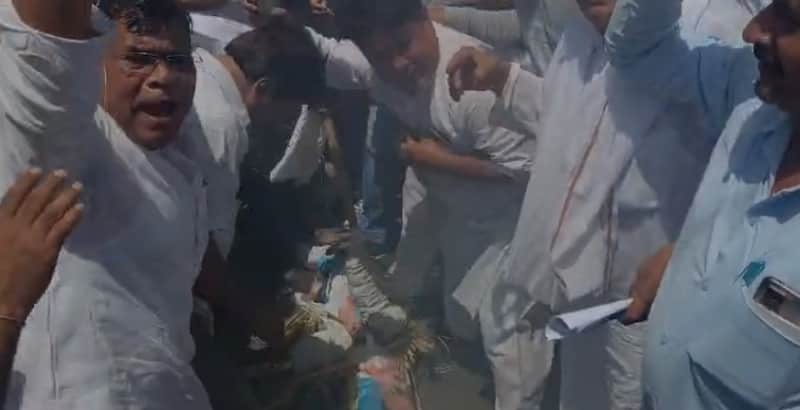 टोंक में राधामोहन दास अग्रवाल का पुतला फूंका गया विवाद