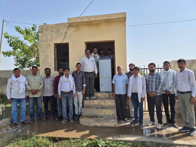 कुहाड़ा बुजुर्ग स्कूल में विद्यार्थियों हेतु वाटर कूलर भेंट