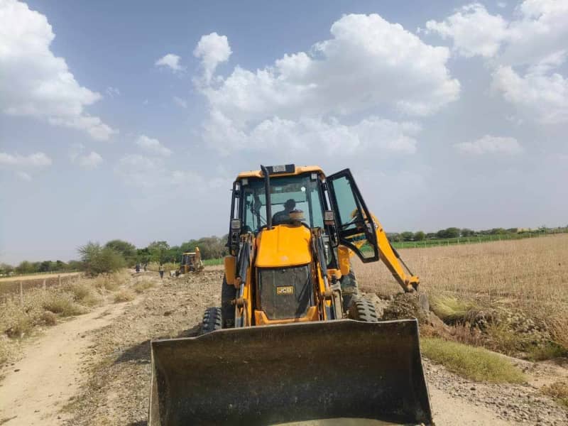 कोर्ट फटकार बाद पीडब्ल्यूडी ने रास्ते से मिट्टी हटाई