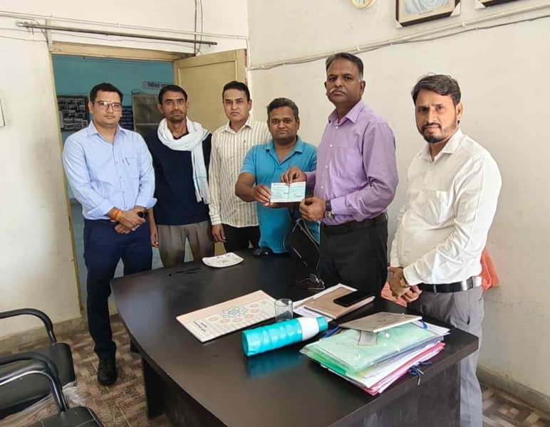 फुलवाड़ा स्कूल विकास हेतु भामाशाह ने दिए 71 हजार