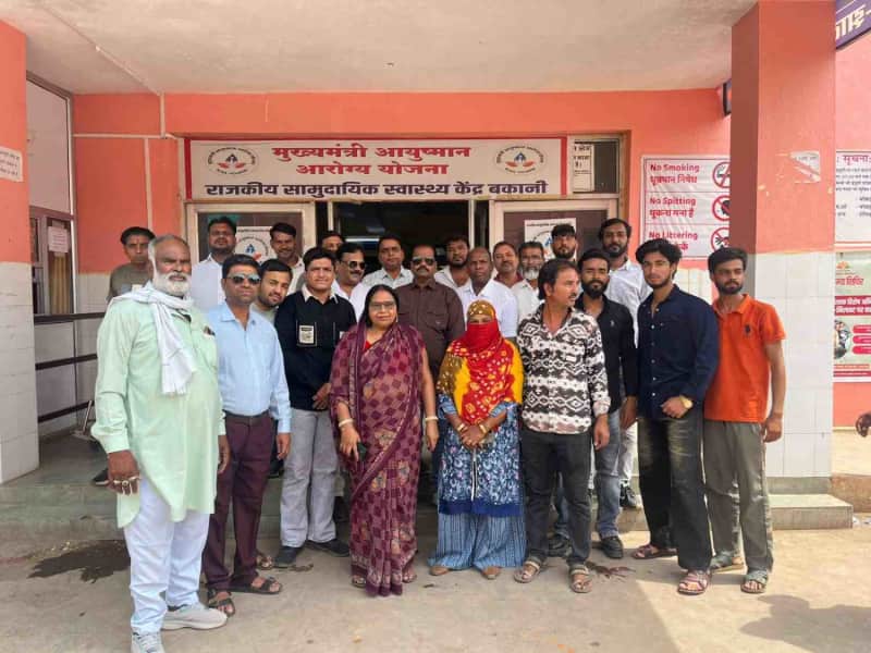 गहलोत जन्मदिन पर बकानी में कांग्रेस ने किए सेवा कार्य