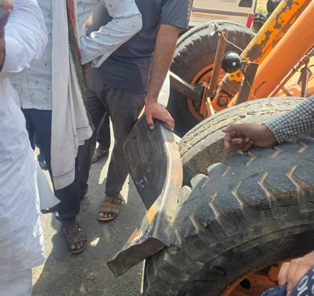 पूर्व विधायक प्रकाश चौधरी की कार को क्रेन ने मारी टक्कर