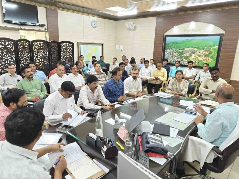 बूंदी में जिला कलक्टर ने विकास कार्यों की सख्त समीक्षा की