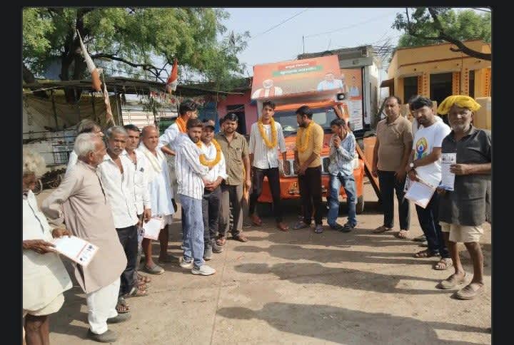 सरडा गांव में विकास रथ पहुंचा, योजनाओं की दी जानकारी