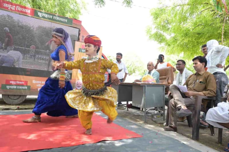 टोडारायसिंह में जागरूकता रथ ने गांवों में दी योजनाओं की जानकारी