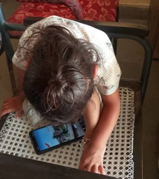 बच्चों में स्मार्टफोन लत से बढ़ रही मानसिक समस्याएं