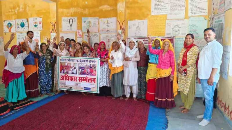 दादर गाँव में महिला ग्राम सम्मेलन, अधिकार व योजनाओं पर चर्चा