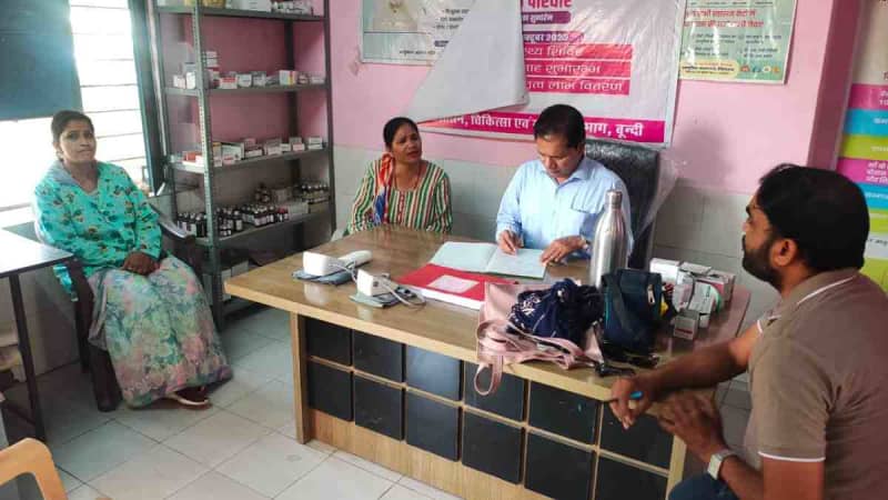 सीएमएचओ ने स्वास्थ्य केंद्रों का किया औचक निरीक्षण, दिए निर्देश