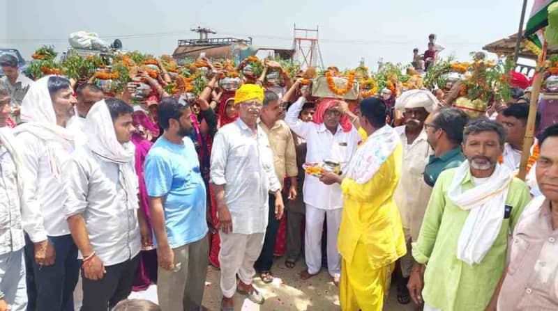 पचेवर में कलश यात्रा संग श्रीराम महायज्ञ हुआ शुरू