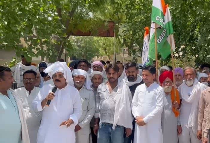 भीषण गर्मी में युवाओं ने लगाया शीतल जल प्याऊ